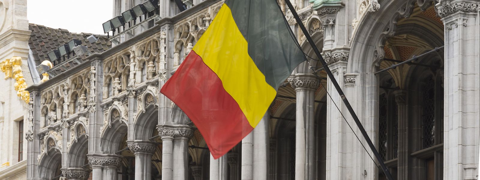 La situation financière de la Fédération Wallonie-Bruxelles (ex-Communauté française) fait face à une dette abyssale. 