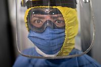 TOPSHOT - A health worker is seen at the COVID-19 area of the 32nd Zone General Hospital of the Mexican Social Security Institute (IMSS) in Mexico City, on July 20, 2020, amid the new coronavirus pandemic. (Photo by PEDRO PARDO / AFP)