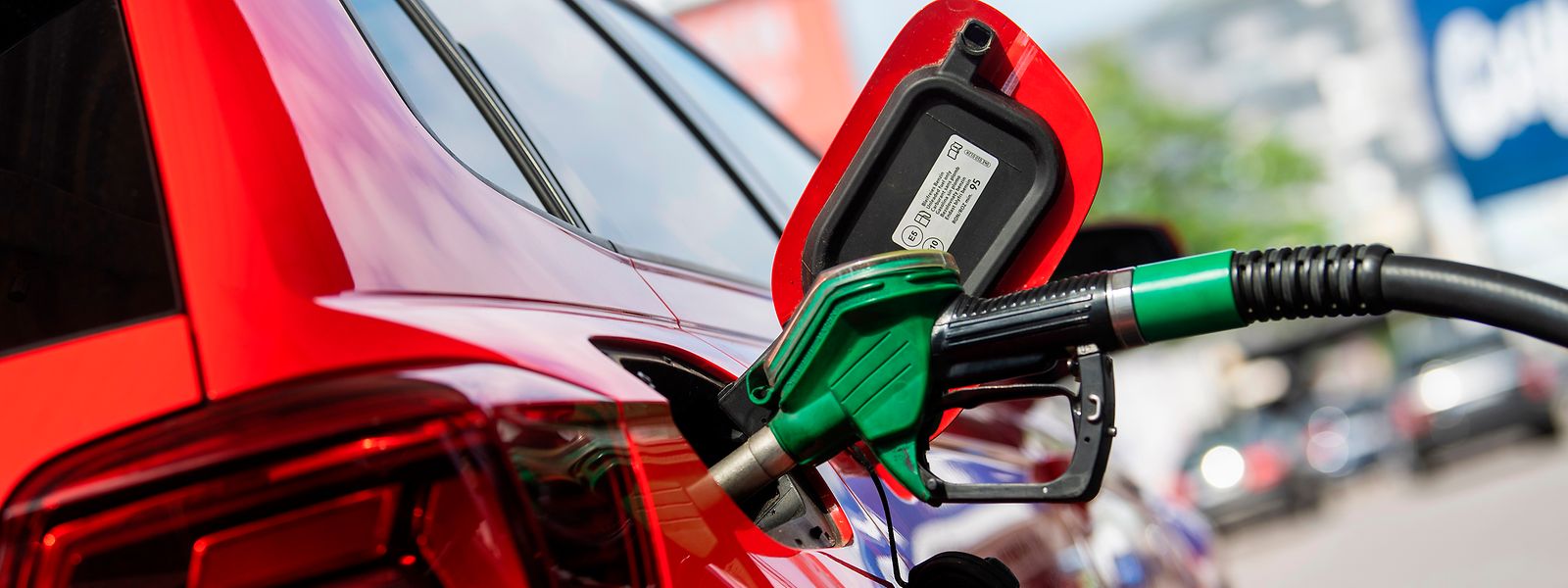 Die Achterbahnfahrt der Kraftstoffpreise geht in die nächste Runde.