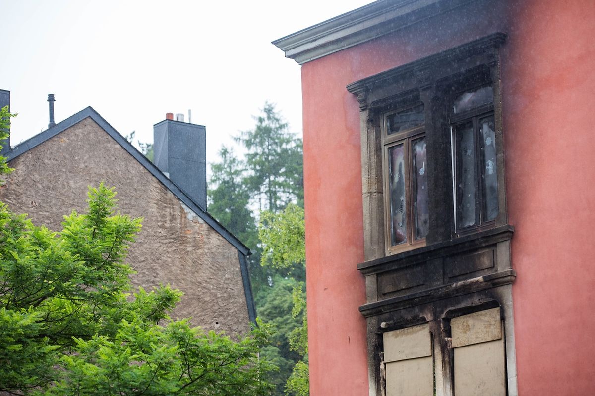 Wohnungsbrand Grand - Rue, in Rümelingen, Cafe Central, Foto Lex Kleren