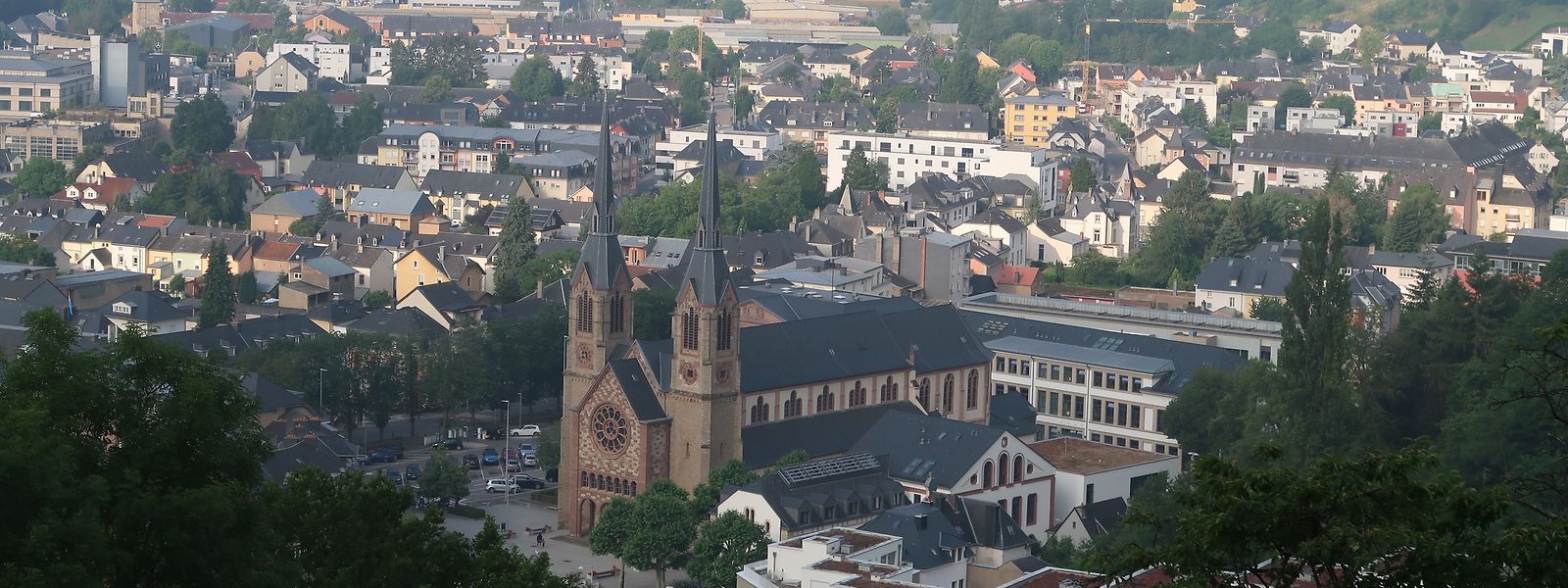 Blick auf einen Teil der wirtschaftlichen Herzkammer des Öslings: Die Nordstad umfasst die Gemeinden Bettendorf, Diekirch, Erpeldingen/Sauer,
Ettelbrück und Schieren. Mitte kommenden Jahres sollen die Bewohner über eine Fusion der fünf Kommunen entscheiden.