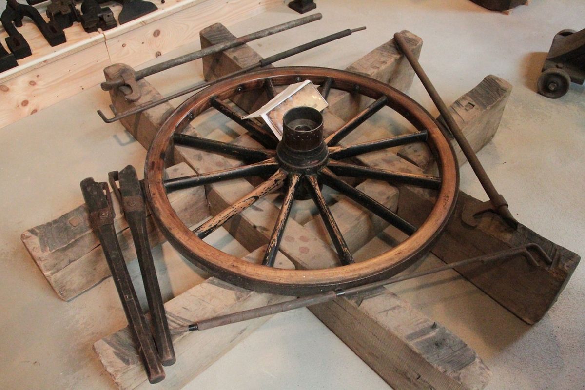 Großherzog Henri besucht das Kutschenmuseum in Peppingen.