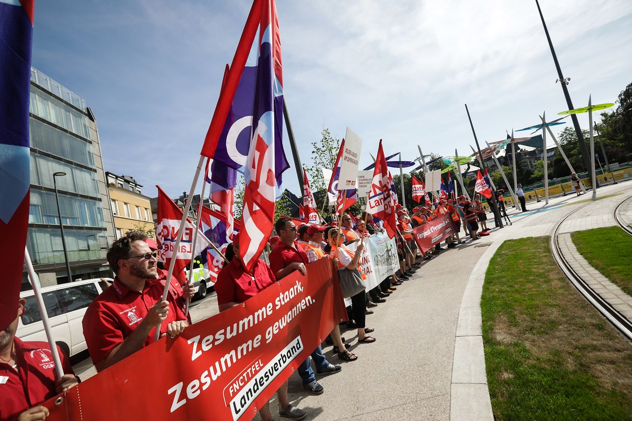 Piquet de protestation à l’occasion de l’inauguration de trois nouvelles stations de tramway