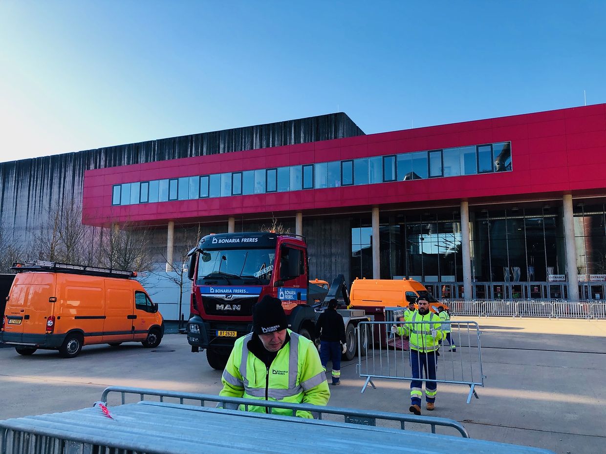La société a été appelée pour assister l'Armée à mettre en place le centre de soins avancé d'Esch/Belval. 