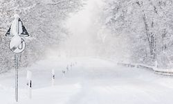 ARCHIV - Zum Themendienst-Bericht vom 14. Januar 2019: Schnee auf den Straßen stellt Autofahrer im Winter vor Probleme. In den Alpen sind viele Straßen gesperrt, Urlauber sitzen teils fest. Foto: Benjamin Nolte/dpa-tmn - Honorarfrei nur für Bezieher des dpa-Themendienstes +++ dpa-Themendienst +++