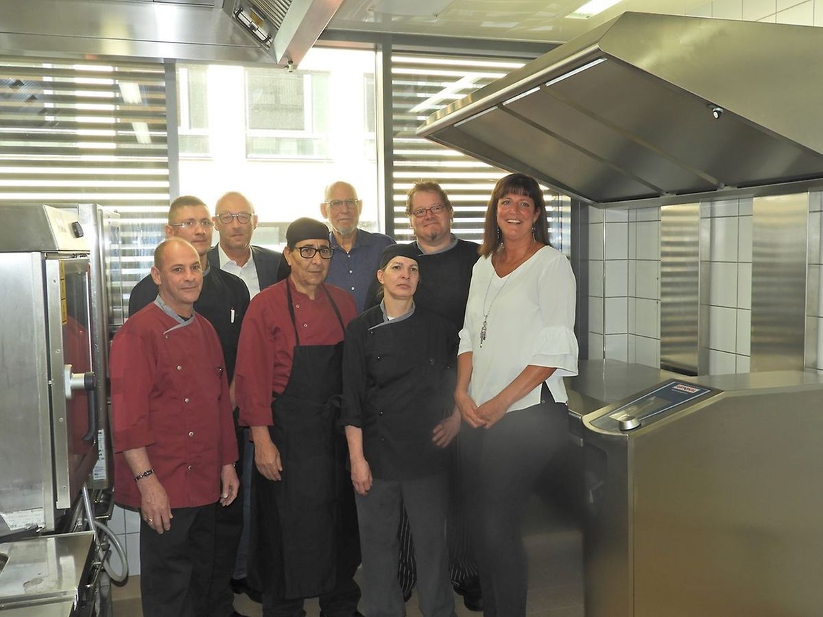 Le four professionnel (à droite) acquis par l'asbl Stëmm vun der Strooss grâce aux dons versés, doit permettre de répondre à une demande croissante de repas servis aux sans-abri.