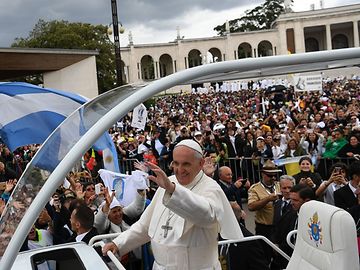 Papstbesuch in Fatima: Zwei Hirtenkinder sind jetzt Heilige 