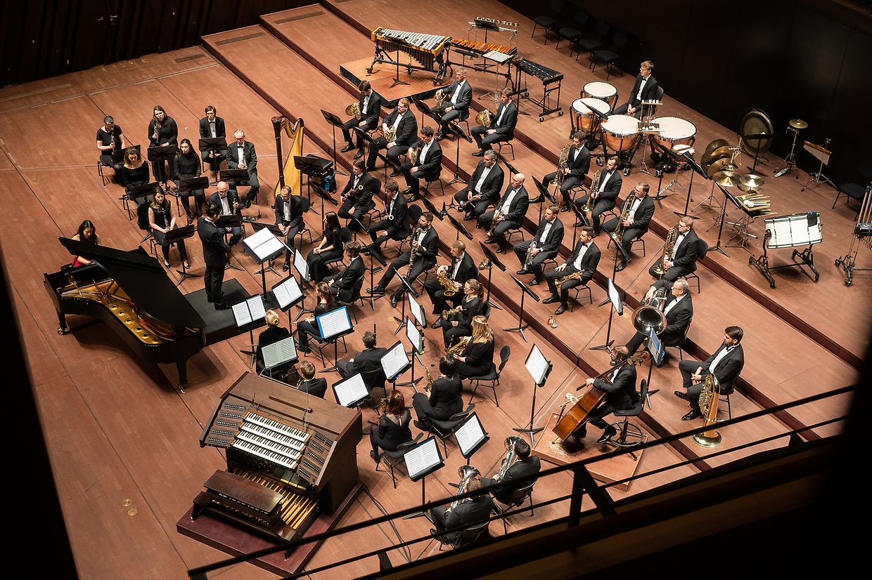 Luxembourg Wind Orchestra - LWO - "Hope" - Luxembourg - Ville - Philharmonie - 12/03/2022 - photo: claude piscitelliLuxembourg Wind Orchestra - LWO - "Hope" - Luxembourg - Ville - Philharmonie - 12/03/2022 - photo: claude piscitelli
Luxembourg Wind Orchestra
Philippe Noesen direction
Zala Kravos piano
Maurice Clement orgue
