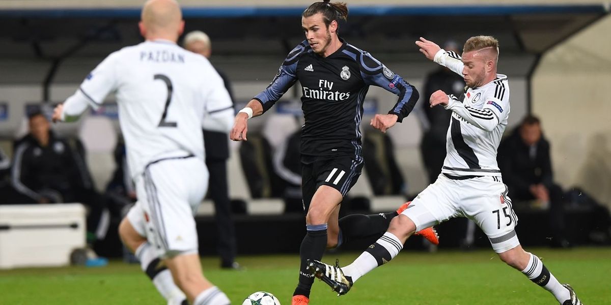 Gareth Bale a inscrit un but après 55 secondes de jeu pour la 100e de Zinédine Zidane sur un banc mais le Legia Varsovie a pris son premier point. 