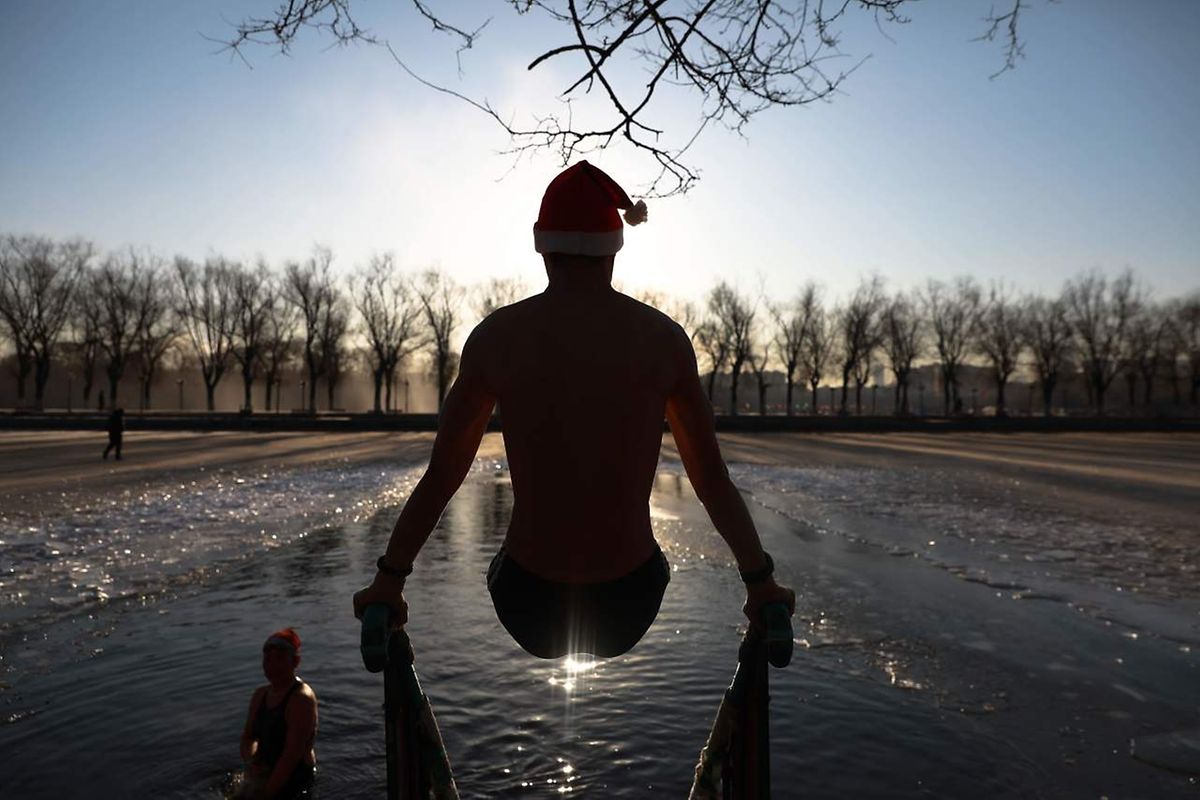 In Shenyang gingen die Chinesen an Weihnachten baden.