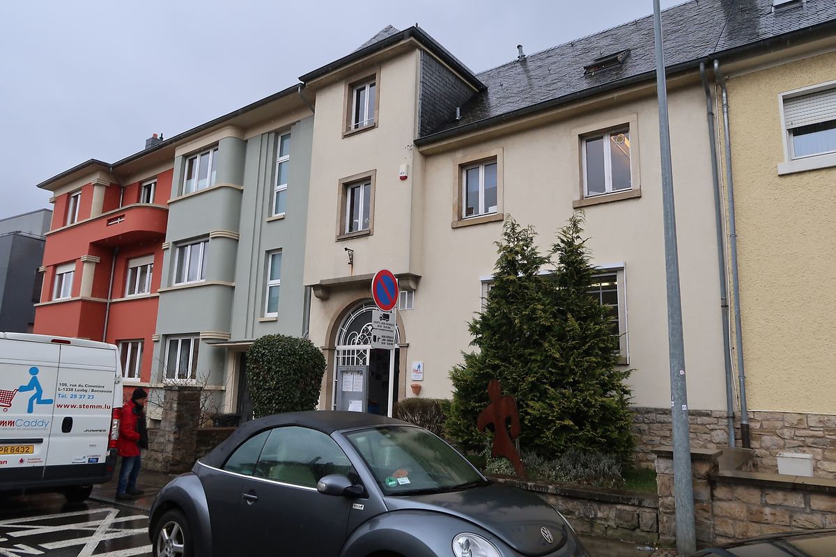 Le «Stëmm Caddy» se trouve au 105, rue du cimetière à Bonnevoie. Mais dans la maison qui a longtemps abrité le restaurant social de la Stëmm vun der Strooss, les conditions de travail ne sont plus adaptées.