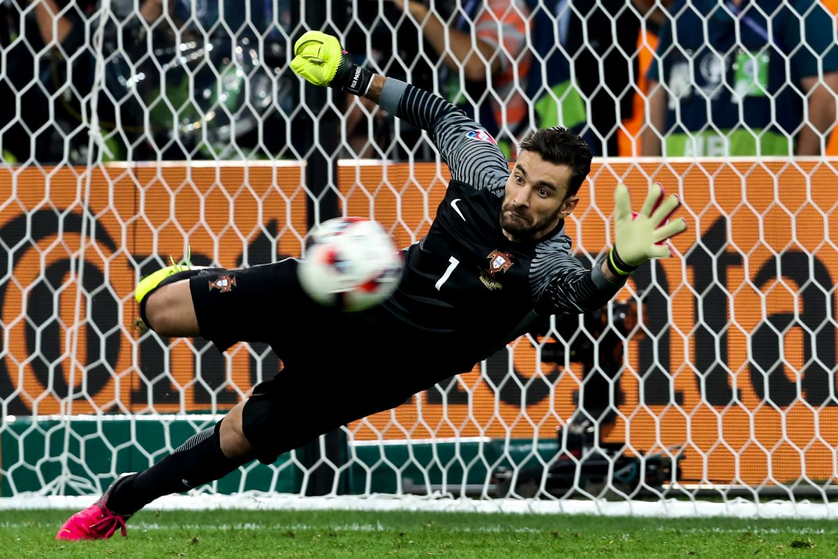 A 30 de junho, Rui Patrício foi um dos 'heróis' da seleção portuguesa de futebol, que assegurou a presença nas meias-finais do Euro2016, ao bater a Polónia por 5-3 no desempate por grandes penalidades. 