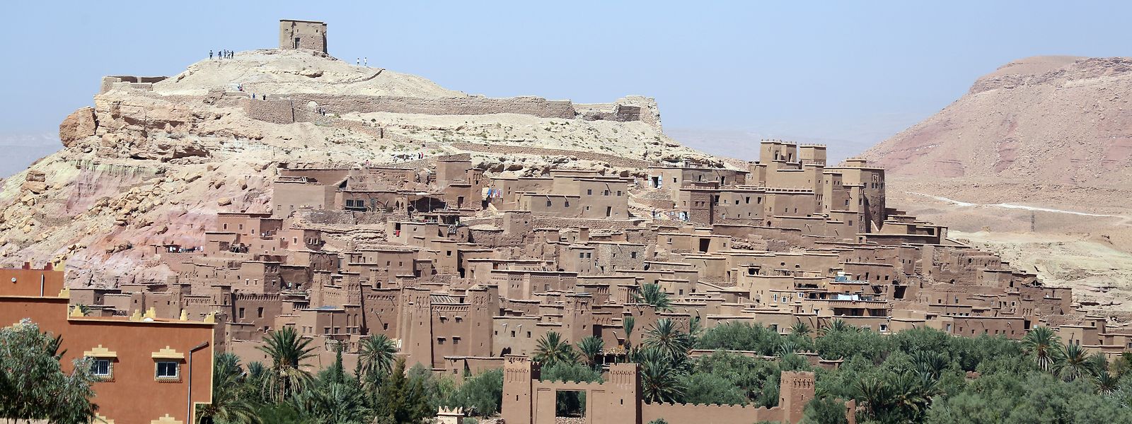 Aït-Benhaddou ist eine befestigte Stadt am Fuße des Hohen Atlas im Südosten Marokkos. Der komplette alte Ortskern ist seit dem Jahr 1987 von der Unesco als Weltkulturerbe anerkannt.