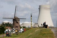 A windmill is seen near the Doel nuclear plant in northern Belgium August 22, 2012. GDF Suez's Belgian unit, Electrabel, will find it difficult to prove its Doel 3 nuclear reactor is safe enough to operate, Belgian regulator FANC said lsat week, raising the prospect that the 30-year-old unit could stay shut for good. REUTERS/Francois Lenoir (BELGIUM - Tags: BUSINESS ENERGY ENVIRONMENT)