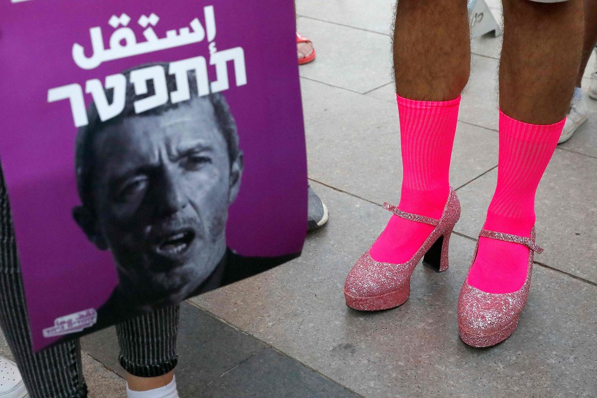 "Der homophobe Rassist muss zurücktreten": Die LGBT-Community in Tel Aviv protestiert gegen Rafi Peretz. 