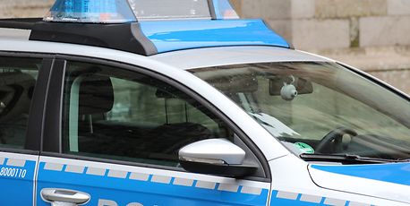 Polizei Trier fahndet nach Raser-Unfall nach 21-Jährigem - Vimarsana News
