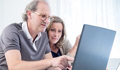 ILLUSTRATION - Zum Themendienst-Bericht von Dirk Averesch vom 10. Januar 2020: Ist das noch sicher oder nicht? Die Antwort ist klar: Wer Windows 7 nach dem 14. Januar 2020 weiter nutzt, geht ein hohes Sicherheitsrisiko ein. Foto: Christin Klose/dpa-tmn - ACHTUNG: Nur zur redaktionellen Verwendung im Zusammenhang mit dem genannten Text - Honorarfrei nur für Bezieher des dpa-Themendienstes +++ dpa-Themendienst +++