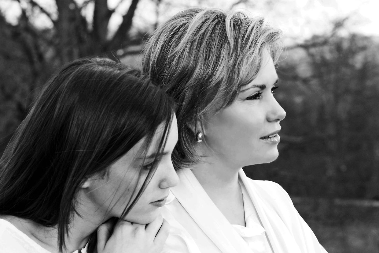 Großherzogin Maria Teresa gemeinsam mit Prinzessin Alexandra. 