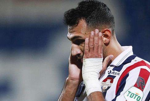 Hunderte Fußballfans feiern auf engstem Raum