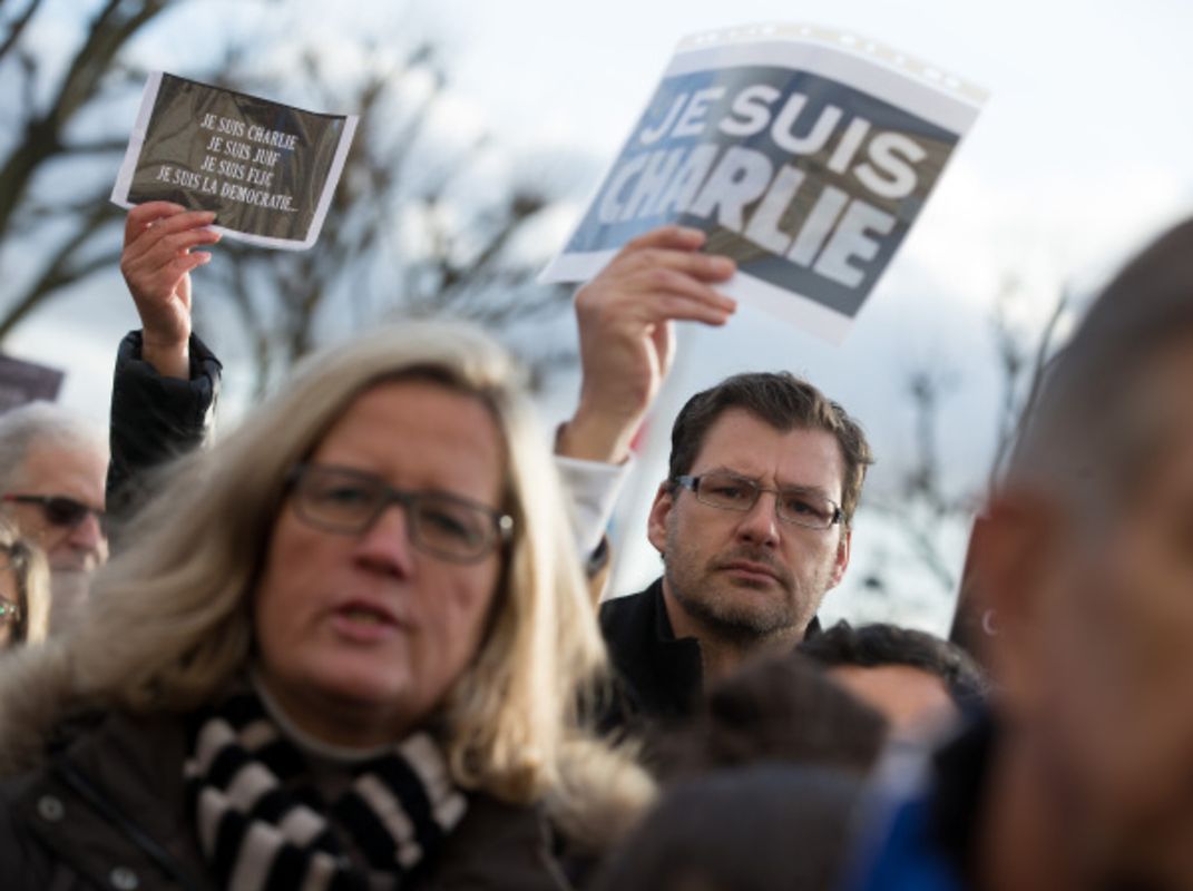 Demonstration auf der Place de la Constitution für die Opfer der Attentate von Paris.