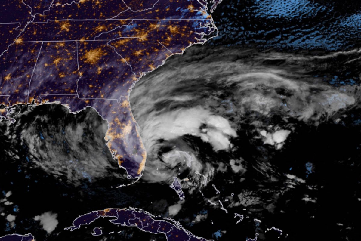 Hurrikan „Nicole“ auf einem Satellitenfoto der RAMMB National Oceanic and Atmospheric Administration (NOAA).