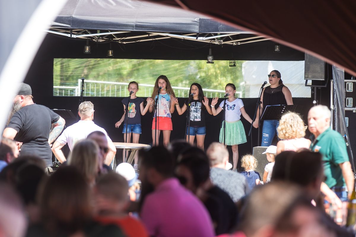 Nicht jeder hat schon mal das Weinfest in Stadtbredimus bei Tageslicht gesehen. Am Sonntagnachmittag war aber auch einiges hier los. 
