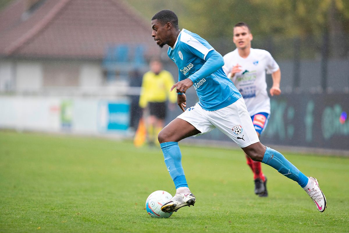 Mana Dembélé a inscrit l'un des trois buts de la victoire du Racing contre Etzella (3-1)