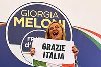 L'extrême droite fait une nouvelle percée en Europe dimanche, en Italie, où un parti post-fasciste se retrouve aux portes du pouvoir.