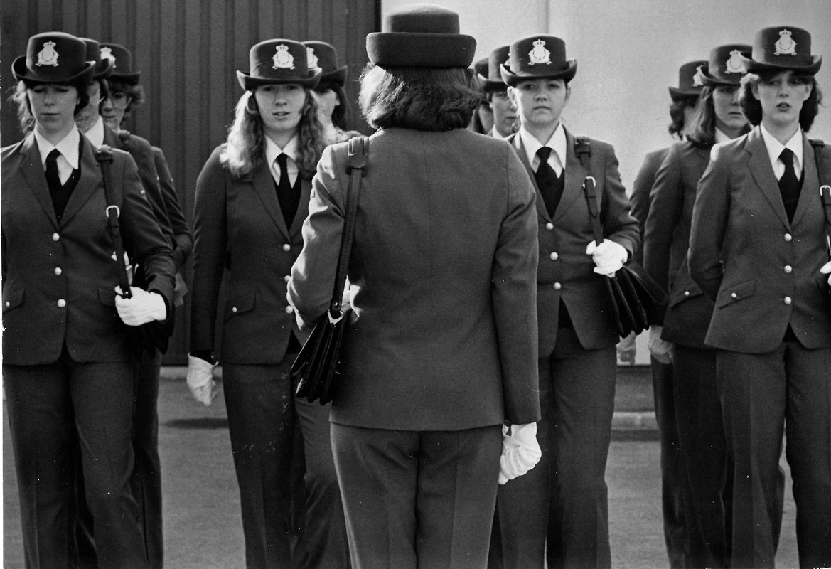 Am 10. Februar 1980 bekamen die Polizeischülerin bei ihrer Ausbildung in Reims Besuch von Politik und Presse.