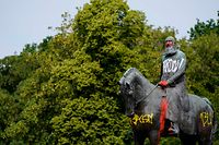 TOPSHOT - A picture taken on June 10, 2020 shows the defaced statue of King Leopold II of Belgium in Brussels. - Statues of Leopold have long been a target of activists because of his record of brutal colonial rule in Belgium's former central African colonies. The movement has gained momentum in recent days after the latest US police killing of an unarmed black suspect triggered a global wave of protest. (Photo by kenzo tribouillard / AFP)