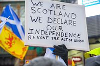 GLASGOW, UNITED KINGDOM - 2020/01/11: A placard that reads "We are Scotland we declare our independence" during the march.
80,000 supporters came out in support of Scottish Independence following the UK General Election and the upcoming date of January 31st when the UK will leave the European Union, dragging Scotland out of it against its will, as a result the group All Under One Banner held an Emergency march through the center of Glasgow to protest against both London rule and Brexit. (Photo by Stewart Kirby/SOPA Images/LightRocket via Getty Images)