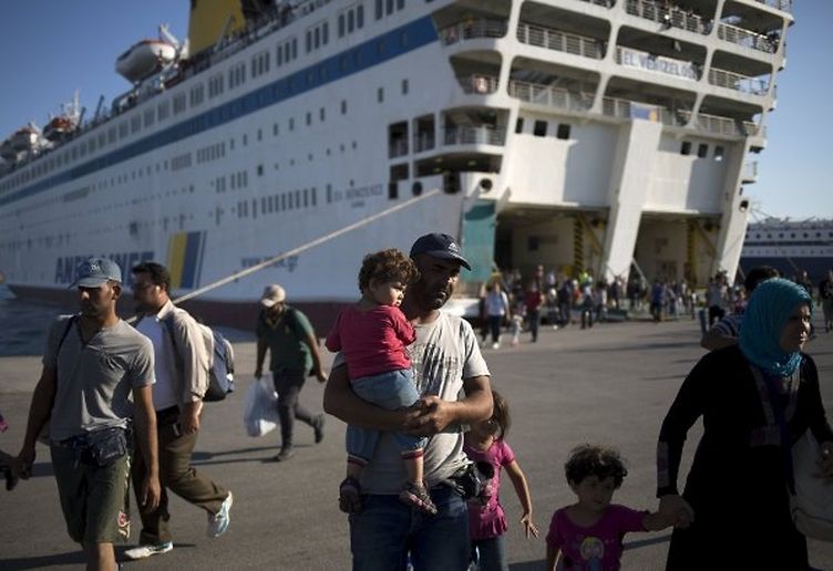 Contacto Griechenland Tausende Fluchtlinge In Piraus Ein Toter Migrant Vor Chios