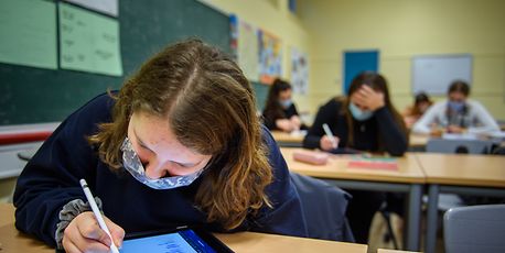 Luxembourg hires 300 new teaching staff for Ukrainian pupils - Vimarsana News