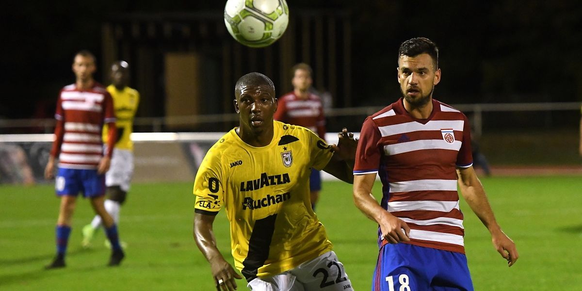 Stelvio Cruz et Dejvid Sinani ont convoité le ballon, mais aussi la victoire. Elle est finalement tombée dans l'escarcelle des Dudelangeois.
