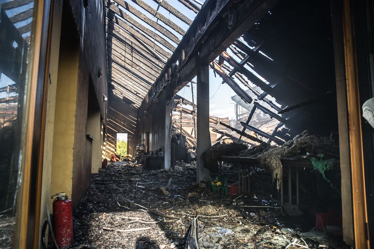 Trotz eines raschen Einsatzes konnten Feuerwehrkräfte nicht verhindern, dass das Gebäude völlig zerstört wurde.