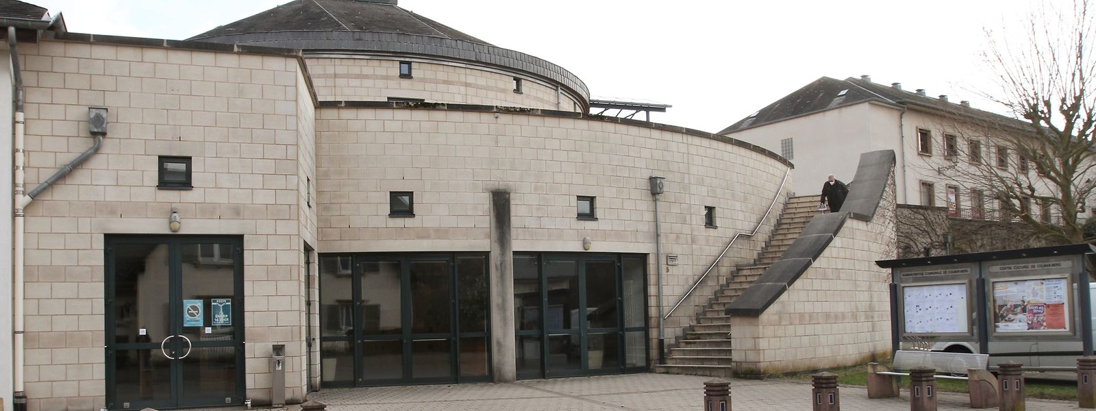Das 1998 eingeweihte Kulturzentrum präsentiert sich auch heute noch modern und funktional. / Foto: Arlette SCHMIT-THIERING