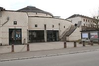 Das 1998 eingeweihte Kulturzentrum präsentiert sich auch heute noch modern und funktional. / Foto: Arlette SCHMIT-THIERING