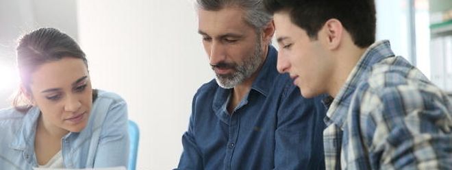 Ein Praktikum bringt Studenten wichtige Erfahrungen. Dafür müssen sie jedoch aller administrativer Hürden zum Trotz eine Stelle finden.