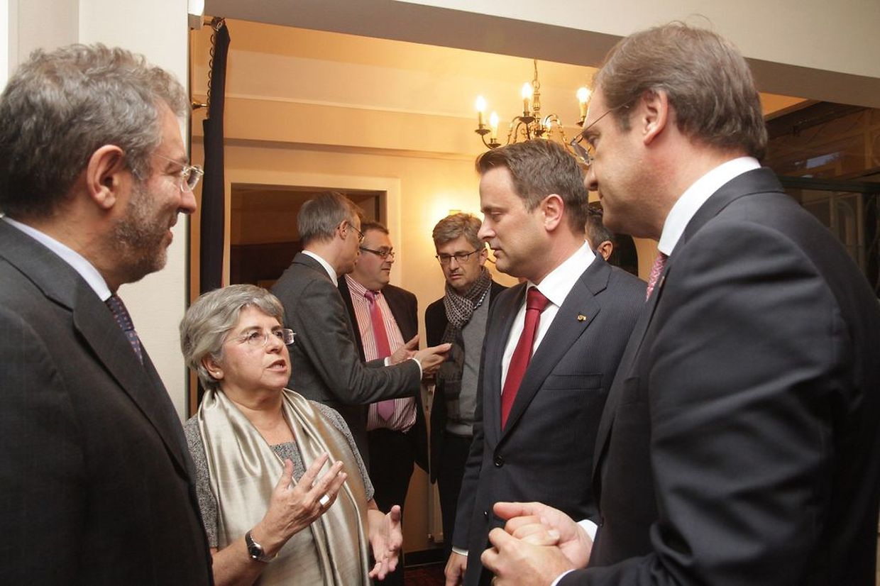 Os dois governantes com a embaixadora Maria Rita Ferro e com o ministro da Educação de Portugal, Nuno Crato