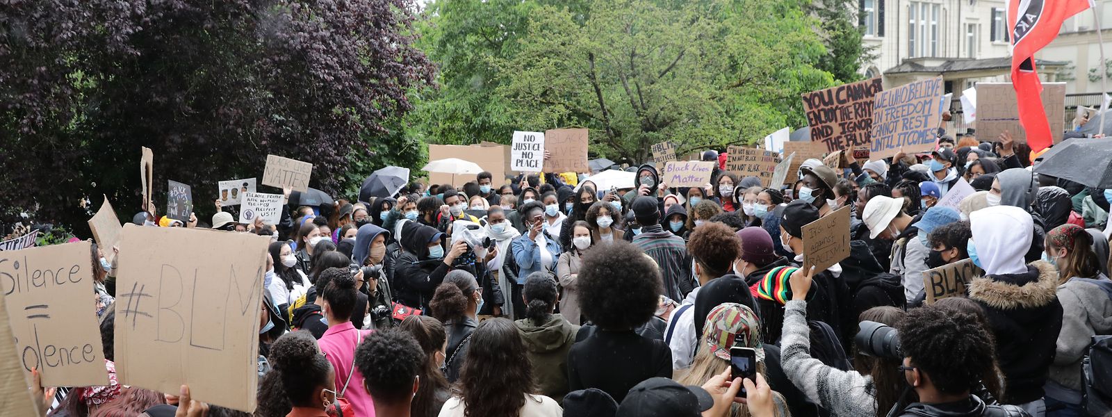Viele Menschen sind dem Aufruf von "Lëtz Rise Up" am Freitag gefolgt.