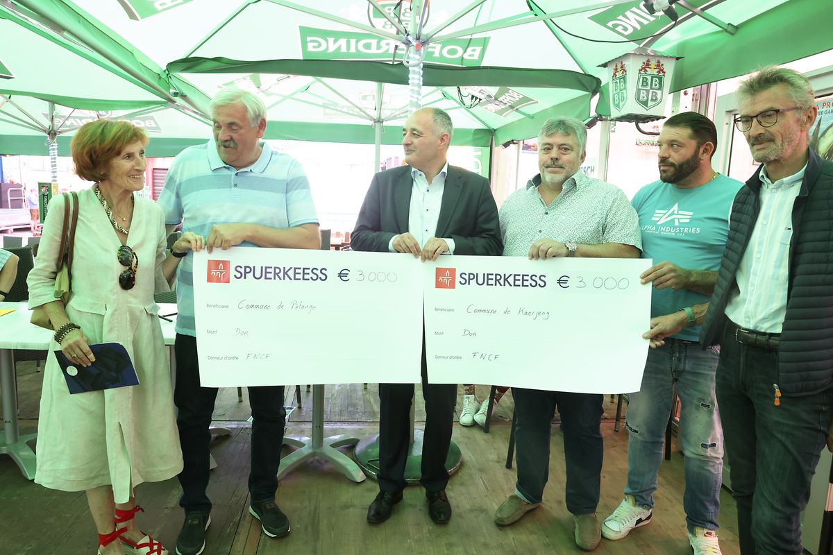 Am Montag verteilten die Forains auch zwei Schecks im Wert von jeweils 3.000 Euro an die Gemeinden Käerjeng und Petingen. Das Geld soll den Opfern der Tornados von 2019 zugutekommen.