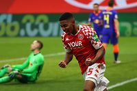 Mainz' Luxembourgian midfielder Leandro Barreiro Martins celebrates scoring the 3-2 goal during the German first division Bundesliga football match between 1 FSV Mainz 05 and RB Leipzig in Mainz, western Germany, on January 23, 2021. (Photo by KAI PFAFFENBACH / POOL / AFP) / DFL REGULATIONS PROHIBIT ANY USE OF PHOTOGRAPHS AS IMAGE SEQUENCES AND/OR QUASI-VIDEO