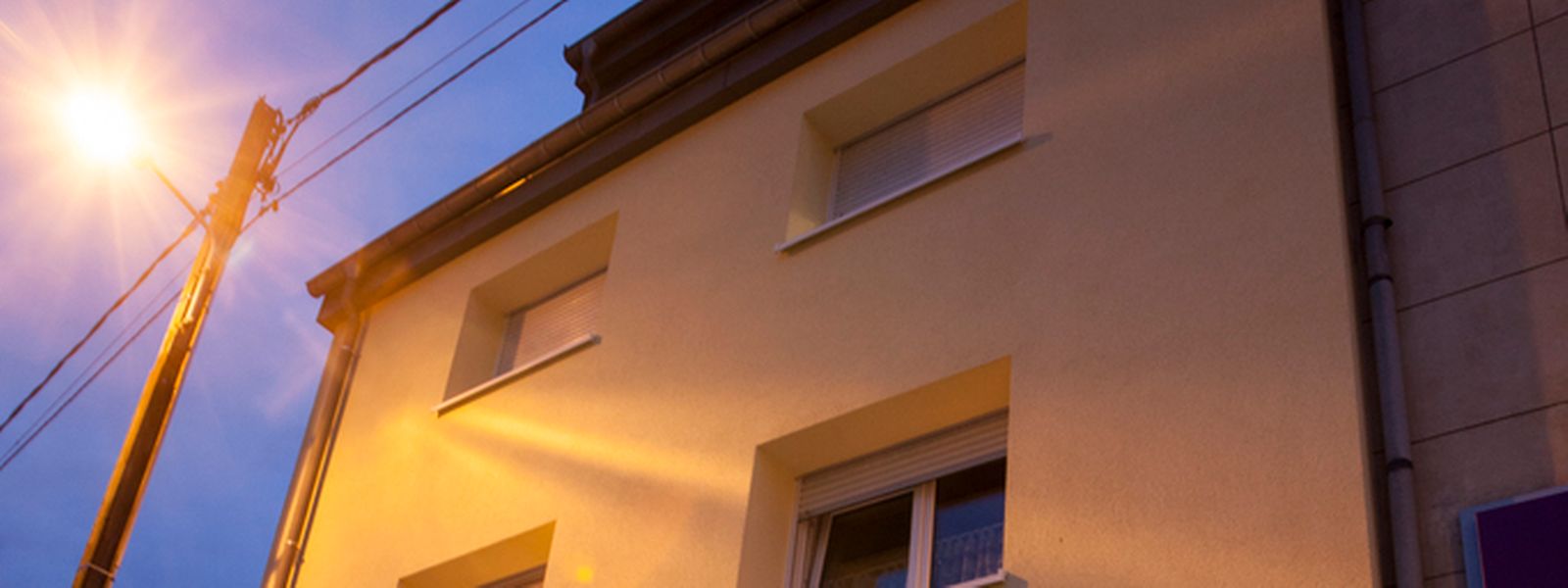 Nach drei Jahren der Planung wurde am Dienstag ein neues Wohngebäude der „Immo-Stëmm“ in der Escher Straße in Beles seiner Bestimmung übergeben. Hier sollen drei Personen ein Zuhause finden, um aus dem Teufelskreis („Keine Adresse, keine Arbeit“) ausbrechen zu können.