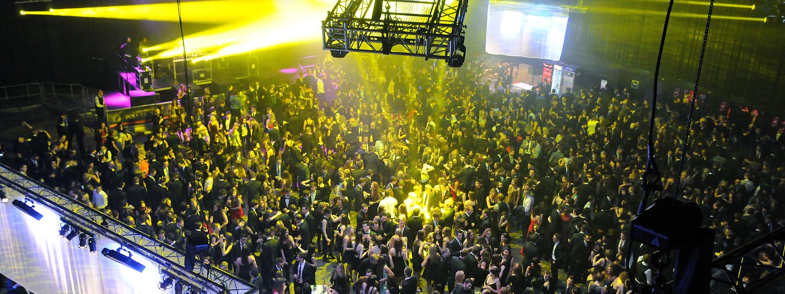 Bei den Studentebaler treffen sich die jungen Menschen zum Tanzen und Netzwerken - wie 2014 in der Rockhal beim Zürcher Bal.