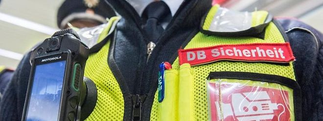 A Berlin, le personnel de la Deutsche Bahn est maintenant équipé d'une bodycam