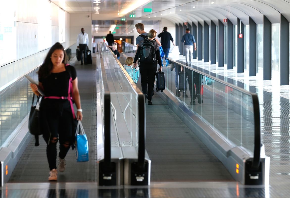 Für das Terminal B wurden einige aufwendige Umbauarbeiten vorgenommen: Im Inneren des Bereichs wurde eine Bar entfernt sowie Büros und die Sicherheitskontrolle, um mehr Platz zu gewinnen.