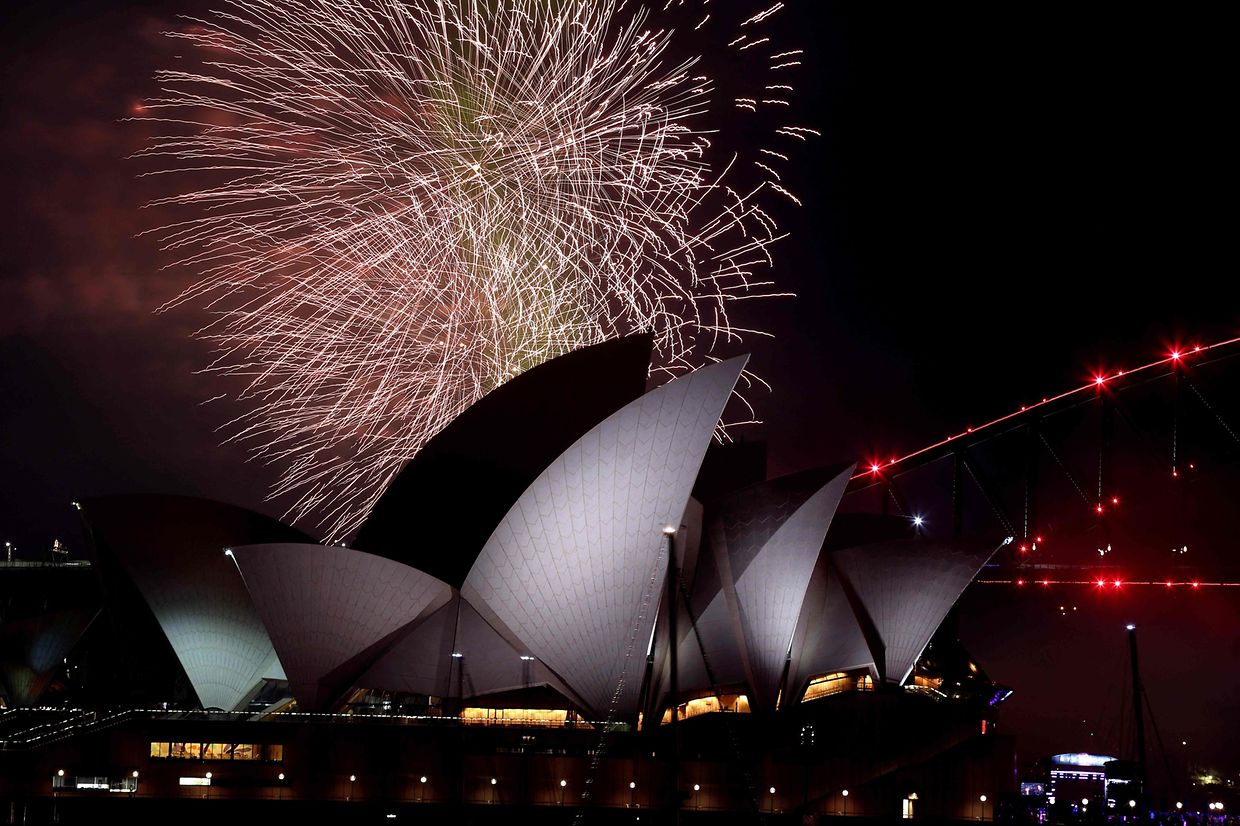 Imagens do fogo de artifício em Sydney na passagem de ano para 2022.