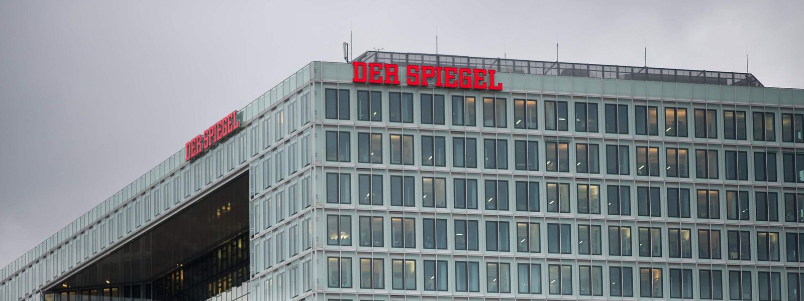 Nach Angaben des Hamburger Nachrichtenmagazins hat ein Redakteur „in großem Umfang seine eigenen Geschichten gefälscht und Protagonisten erfunden - er hat die Leser und seine Kollegen getäuscht“.