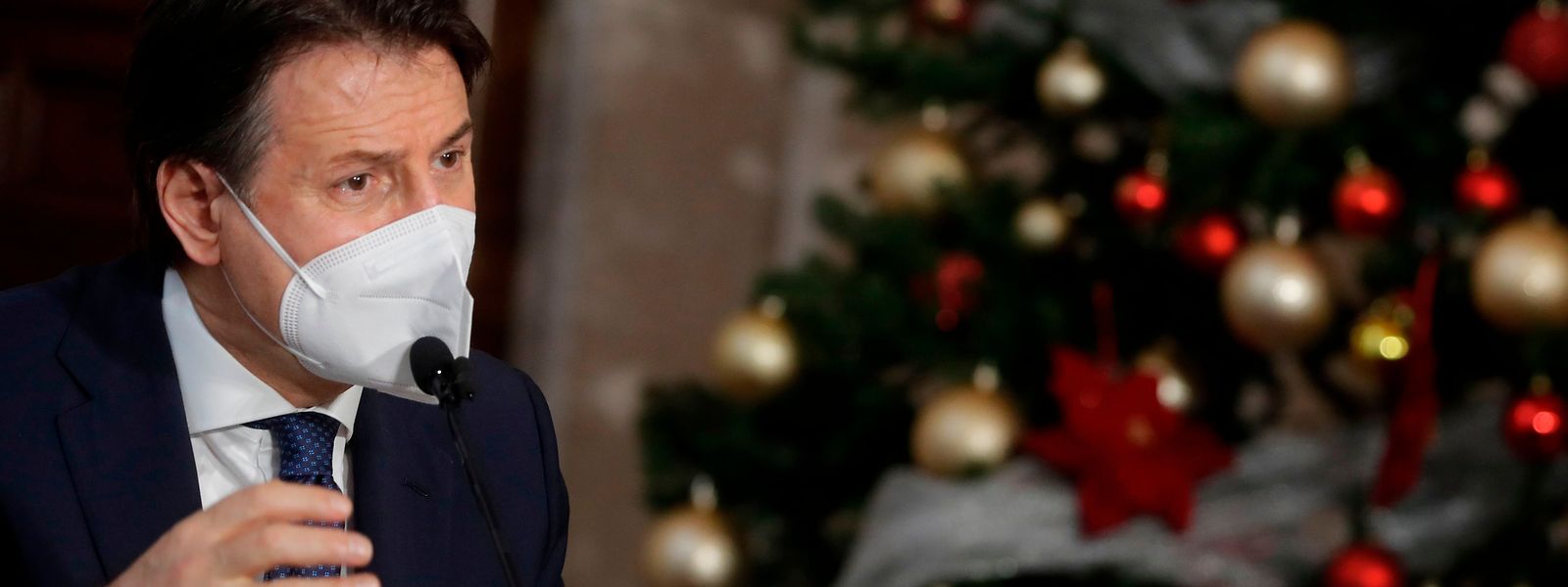 Italiens Regierungschef Giuseppe Conte hat seine zerstrittene Koalition zu einem schnelleren Vorgehen bei den Plänen zum Einsatz der milliardenschweren EU-Corona-Hilfen aufgefordert.