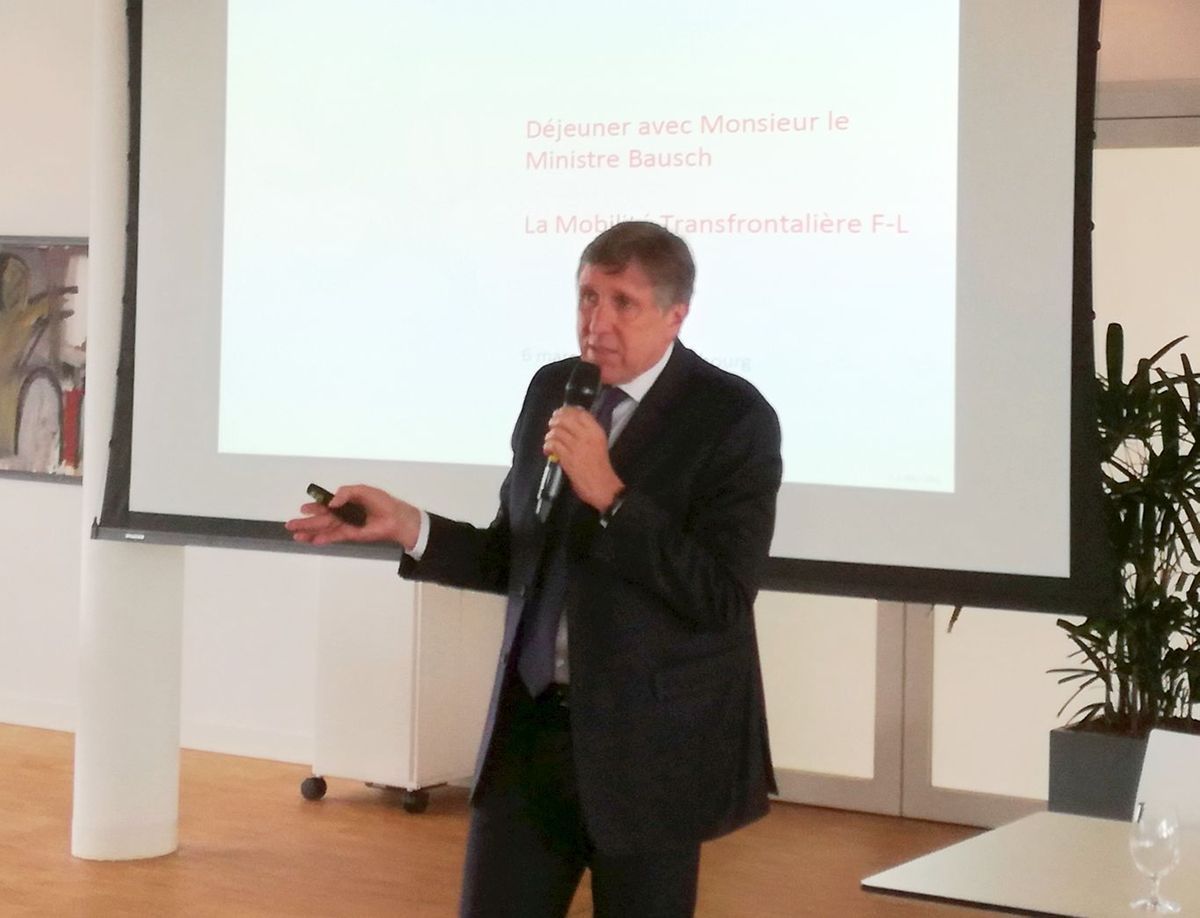 François Bausch a fait une courte présentation de la politique des transports au Luxembourg et des grands projets en cours: tram, P+R, réseau de bus, la nouvelle gare de Howald, etc.